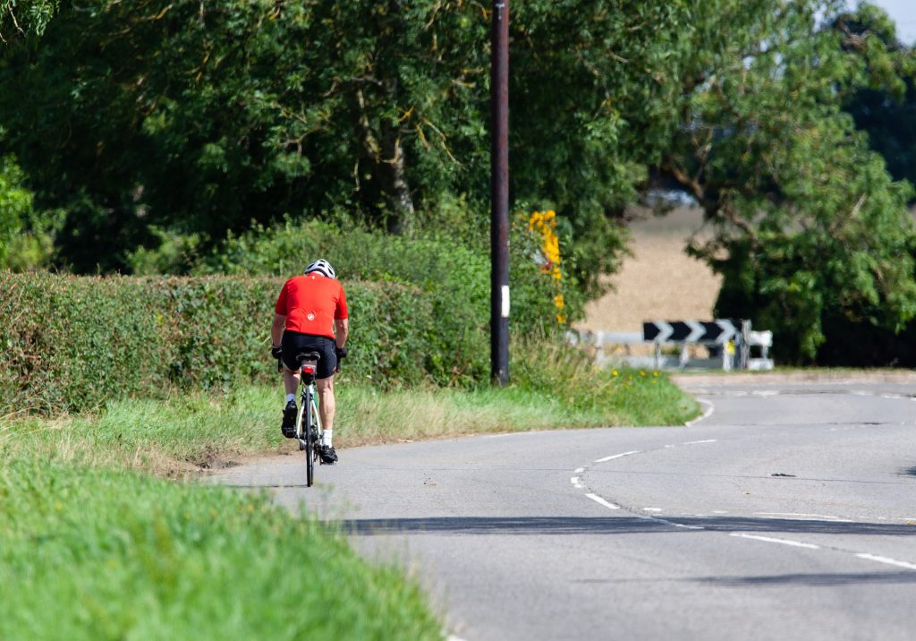 andando de bicicleta