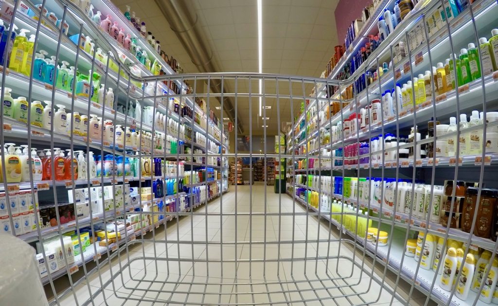 supermercado de Curitiba faz saldão de produtos