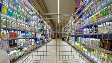 supermercado de Curitiba faz saldão de produtos