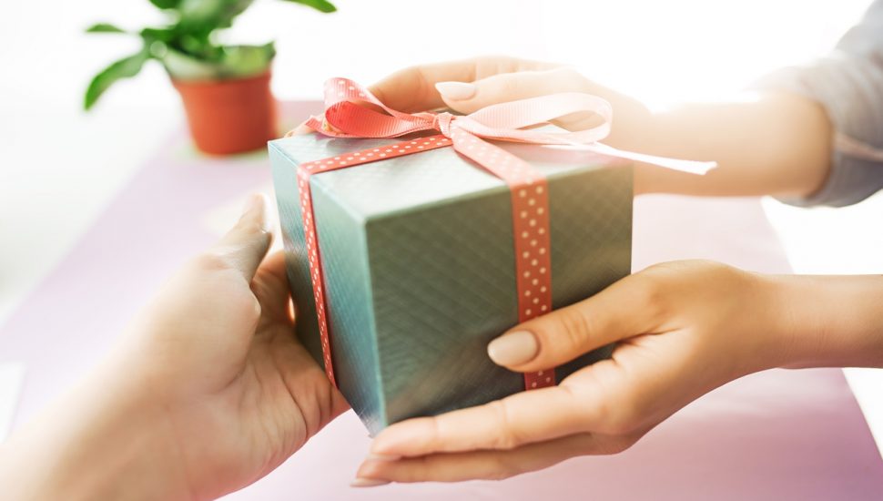 Dia das Mães: Campanha "A mãe tá off" do Submarino dá cupons de R$ 200 e até R$ 500 em cashback