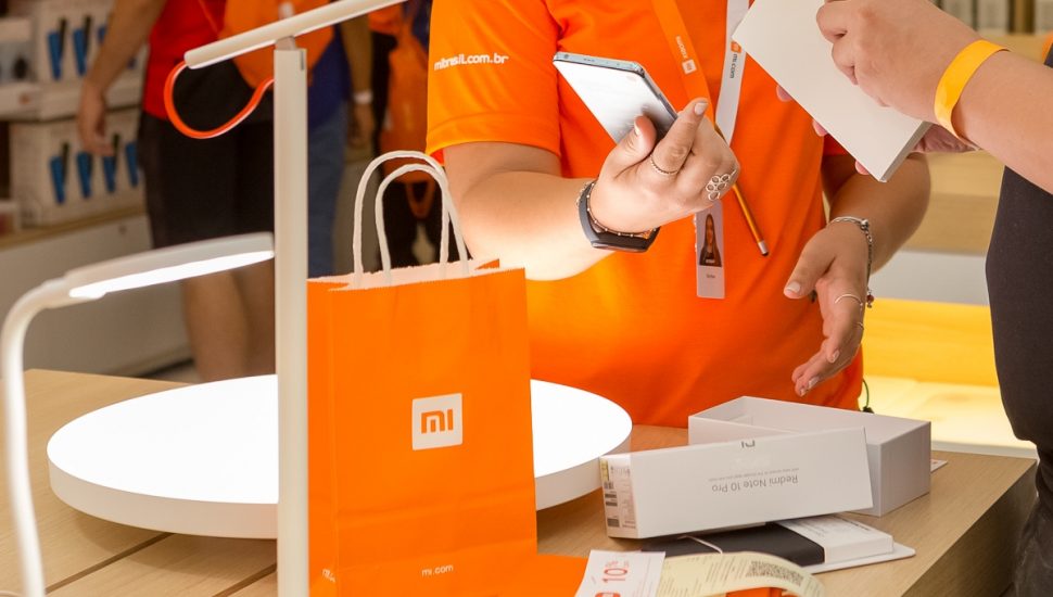 Xiaomi abre primeira loja física em Curitiba e faz promoção de celular com mais de 30%