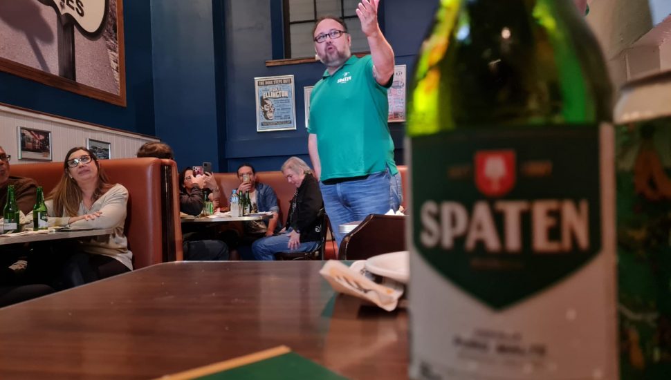 Cerveja Spaten foi lançada nesta quarta-feira em Curitiba. Lincoln Almeida, dono do Mustang Sally