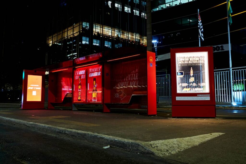 Cofre com código secreto em Curitiba pode te levar para a Copa do Mundo.