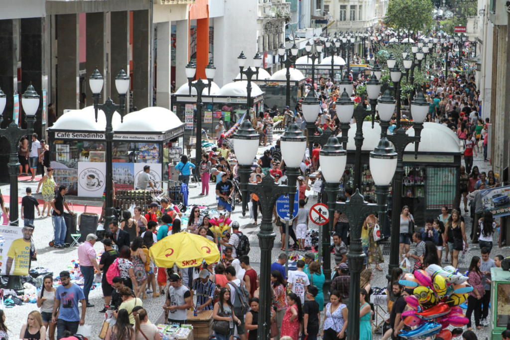 Economia, sorteios e benefícios em dobro; conheça a comunidade que está ganhando o coração dos curitibanos