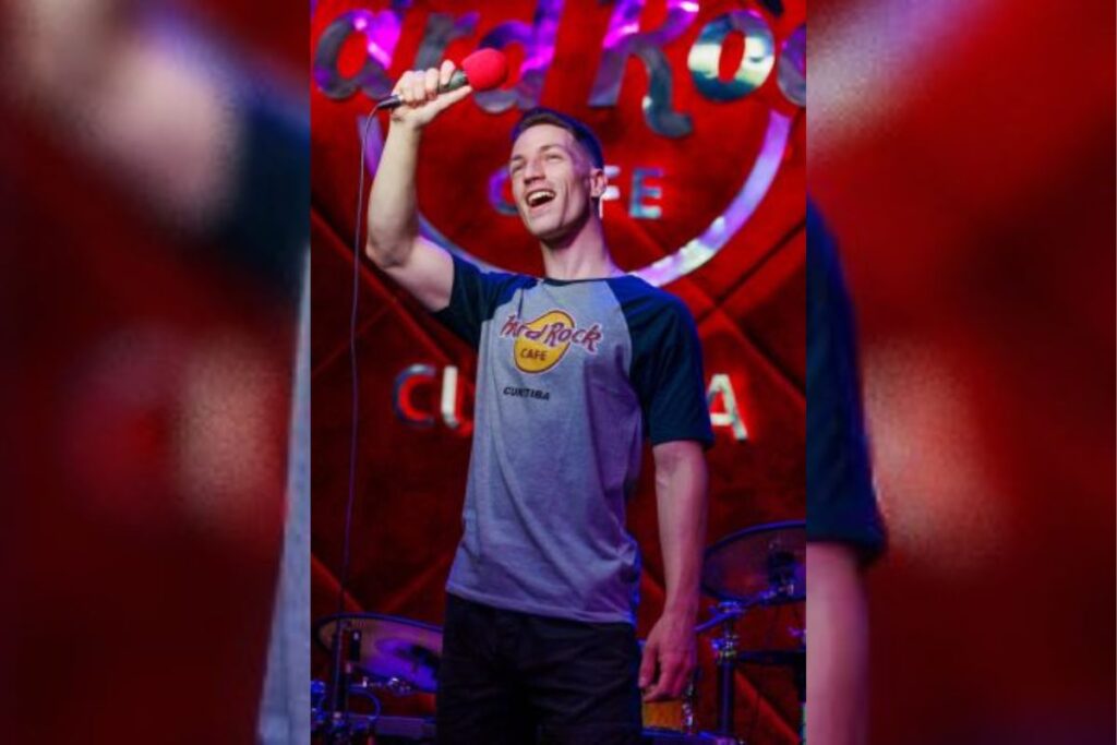 Gosta de cantar? Hard Rock Cafe Curitiba tem karaokê inédito