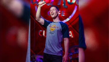 Gosta de cantar? Hard Rock Cafe Curitiba tem karaokê inédito