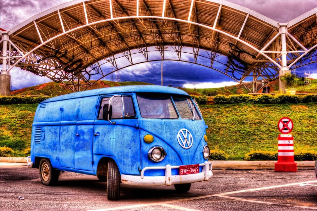 No Dia Mundial da Kombi, Atacadista de Curitiba recebe exposição de clássicos