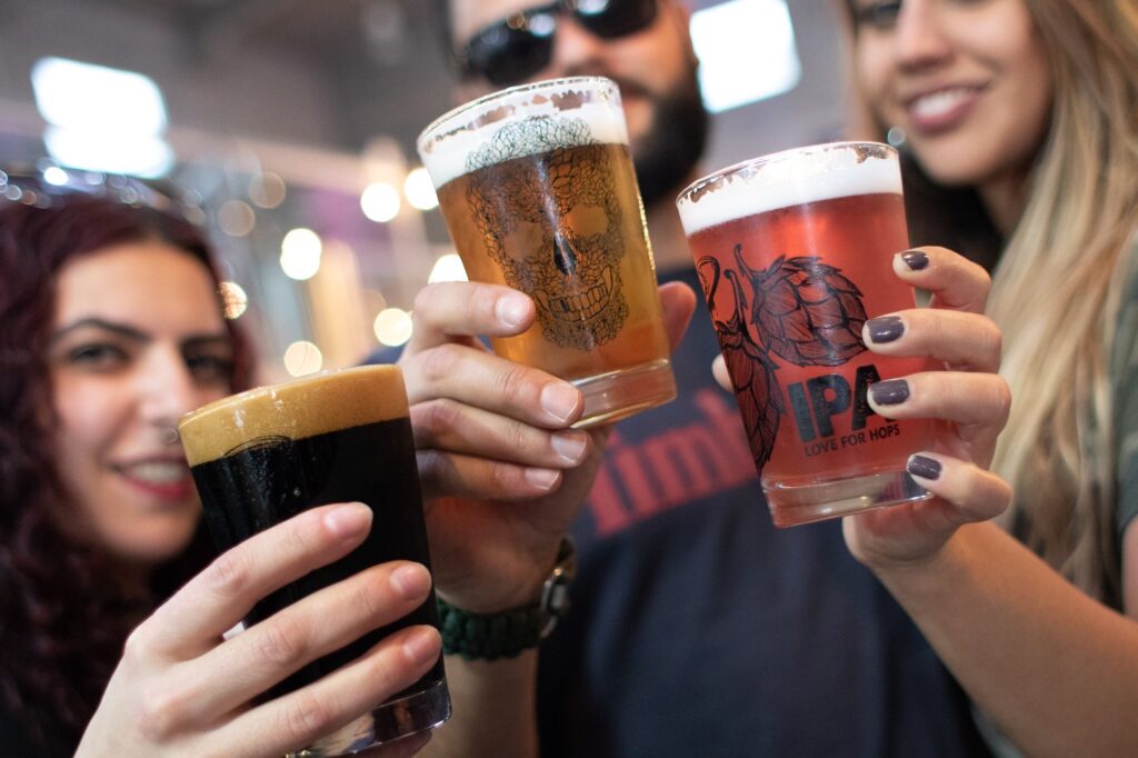 Cervejaria de Curitiba promove maior festa de St. Patrick's Day do Paraná com 60 torneiras de chope