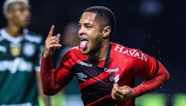 Bar em Curitiba promete 200 chopes de graça se Vitor Roque fizer gol contra o Libertad