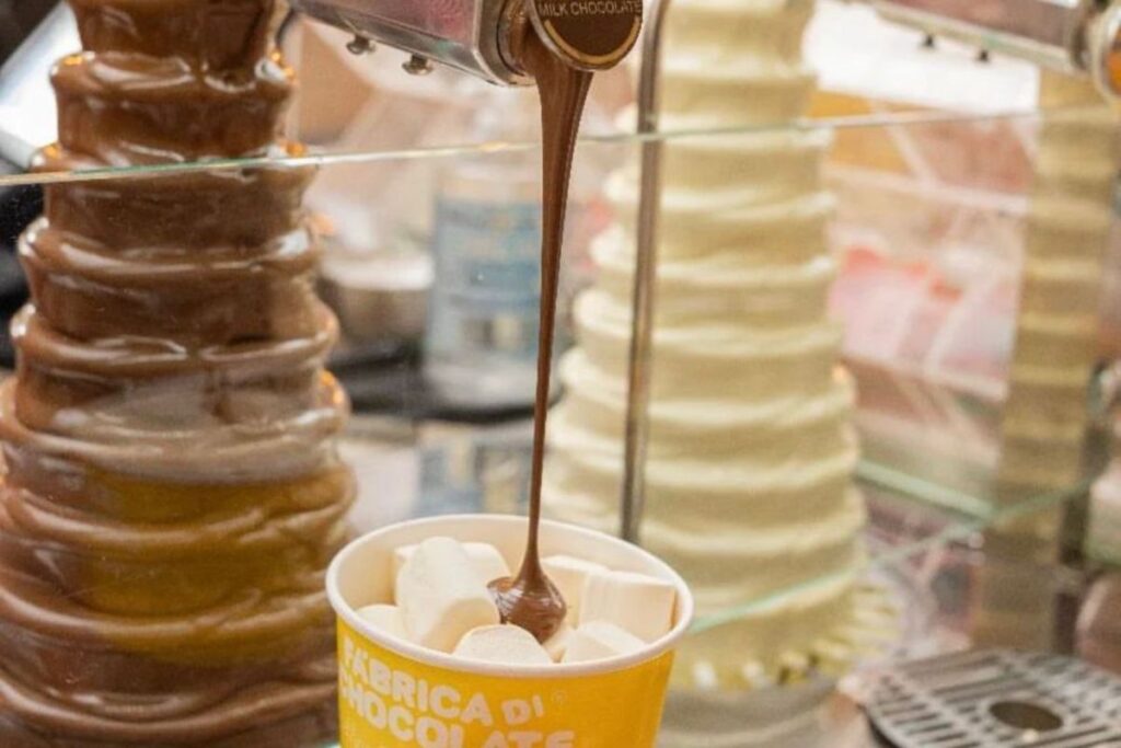 Conheça três lugares para comer fondue de chocolate em Curitiba