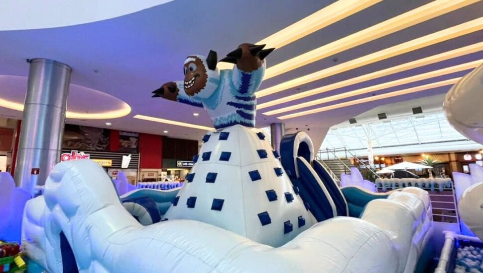 "Férias Congelantes: Shopping de Curitiba traz Parque Infantil Rainbow Beez Neve