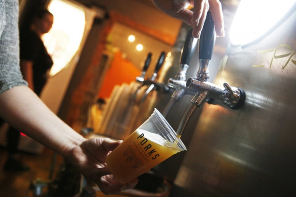 Rede Porks dá chope de graça no Dia Mundial do Rock