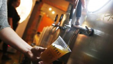 Rede Porks dá chope de graça no Dia Mundial do Rock