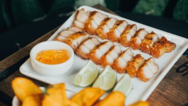 Bar recém inaugurado em Curitiba conta com cardápio variado de preparos na parrilla