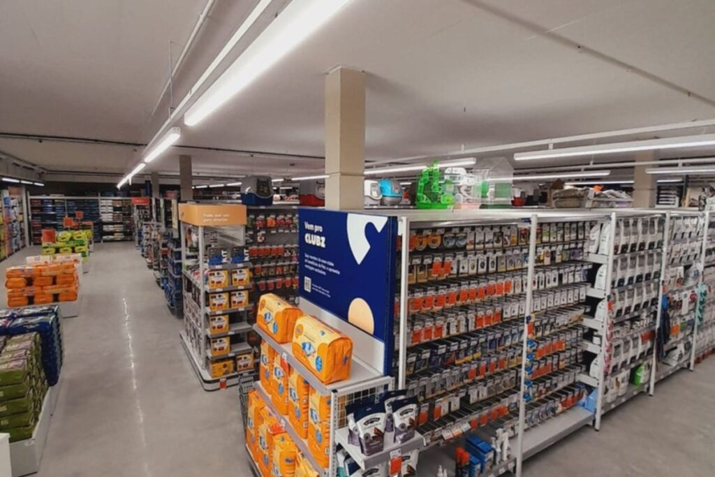 Gigante do mercado pet inaugura loja no centro de Curitiba