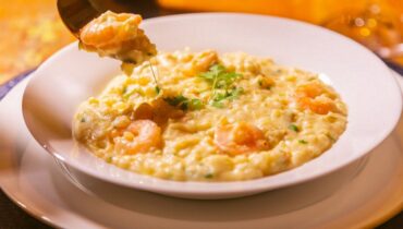 Famosa rua de Curitiba recebe Festival de Risoto à preço de banana