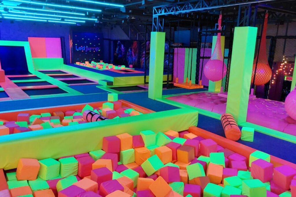 inauguração parque de trampolim