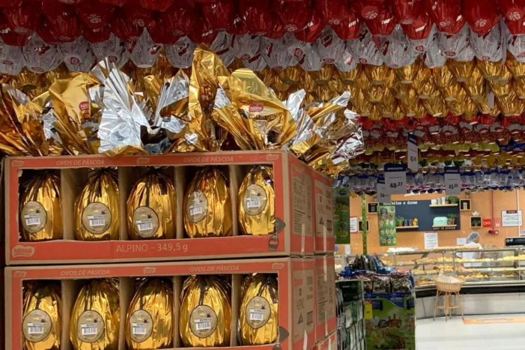 Carnaval e chocolate! Hipermercado de Curitiba já tem ovos de Páscoa