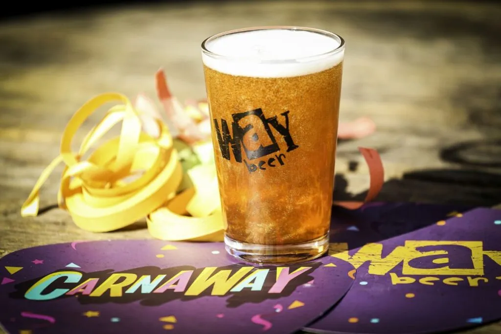 Cerveja com glitter é a nova aposta de cervejaria curitibana para este Carnaval