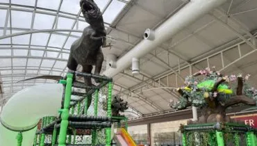 Shopping de Curitiba inaugura Jurassic Kids com réplicas de dinossauros e T-Rex