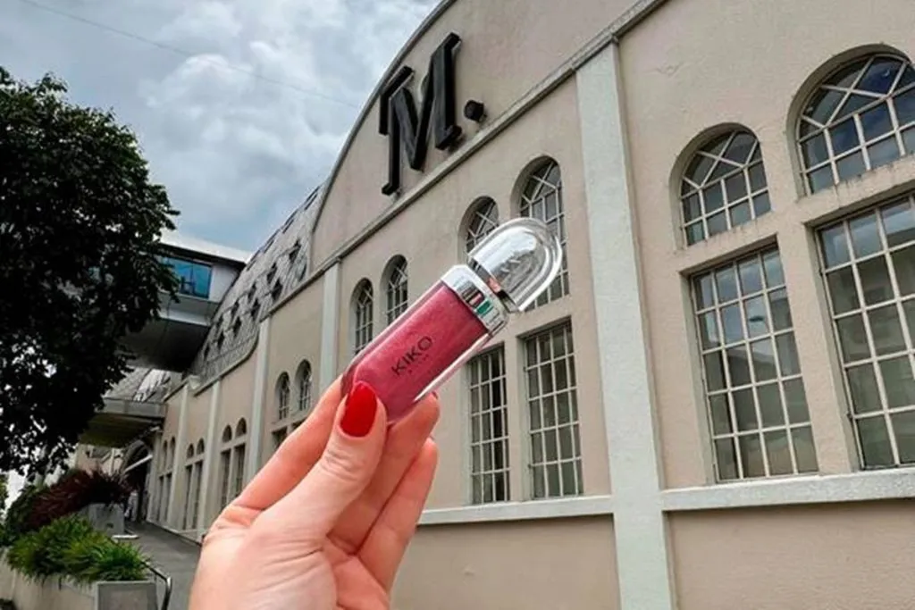 A nova loja da Kiko Milano em Curitiba irá presentear clientes com vouchers e personalização de batons