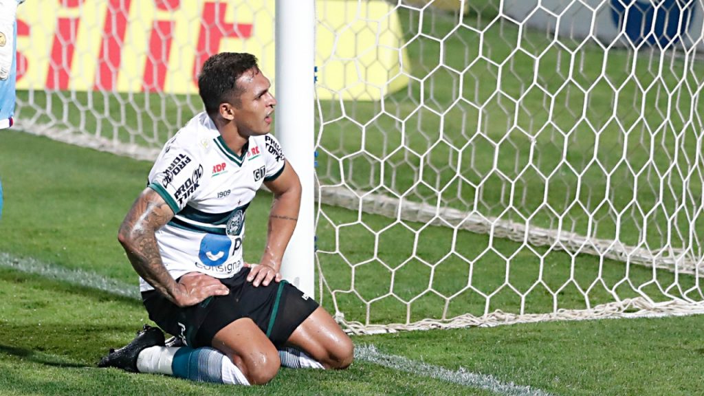 Coritiba x Bahia, Robson