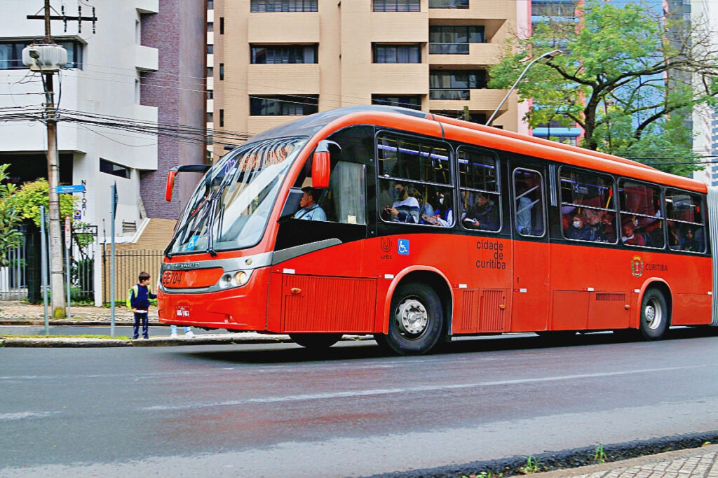 Podcast Próxima Parada: Pizza dentro de ônibus lotado em Curitiba e a chance da vida. Ouça!