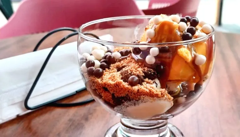 Buffet livre de sorvete do Eddy's, em Curitiba.