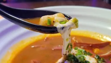 Topokki: uma massa feita com arroz e lembra um nhoque.