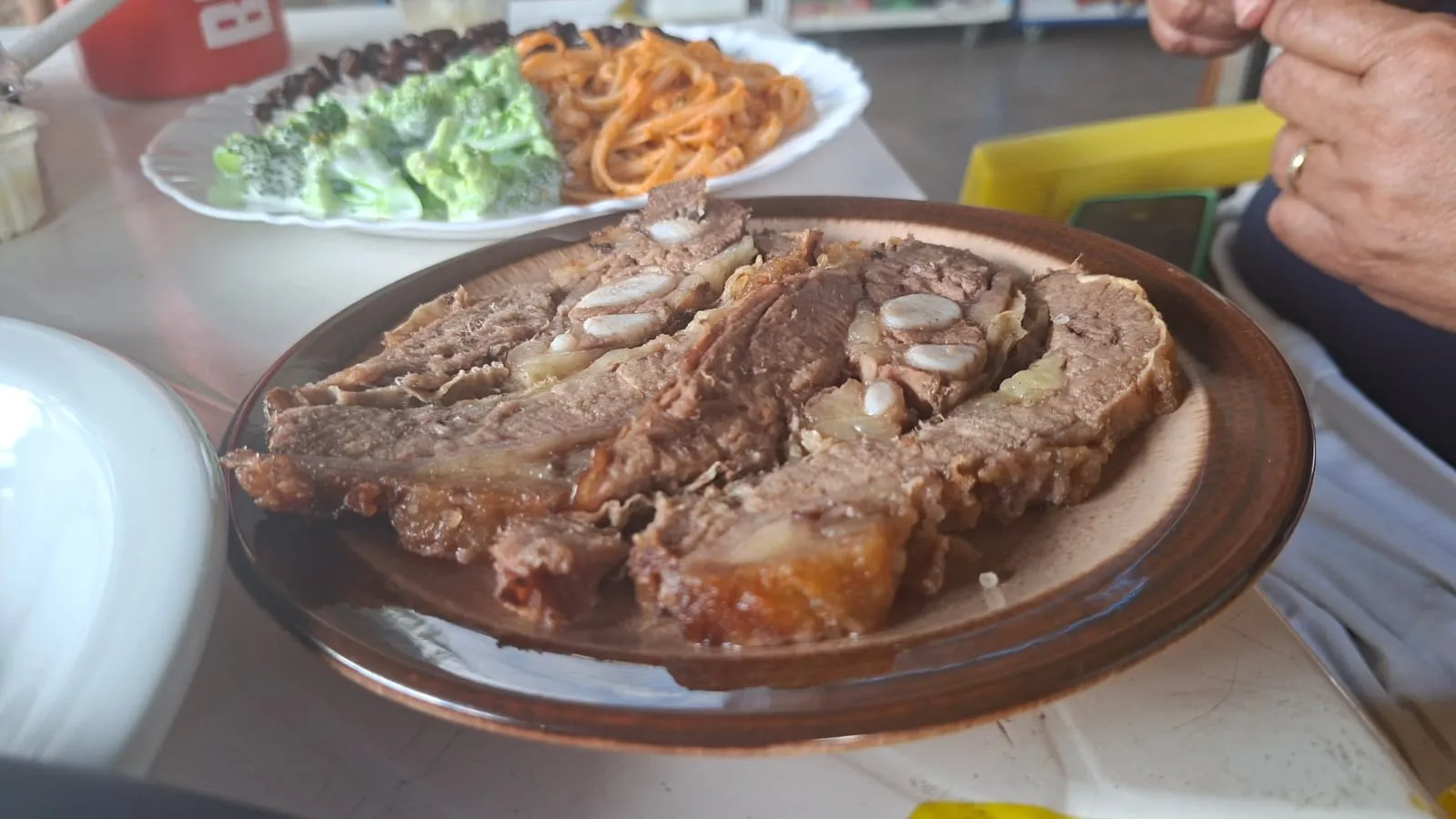 Costela honesta e cerveja gelada: o sucesso do KS na Vila Izabel