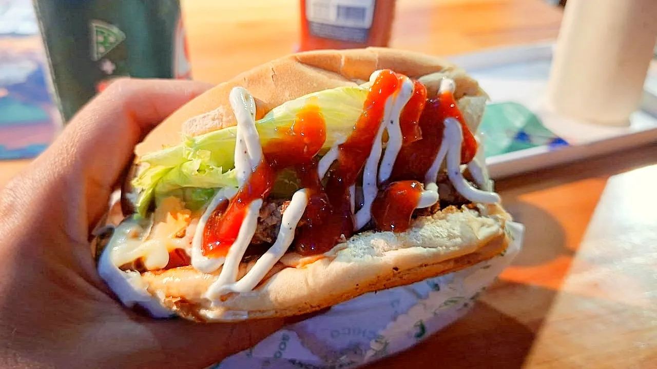 Lanche raiz no Batel resgata a memória do X-Salada em Curitiba