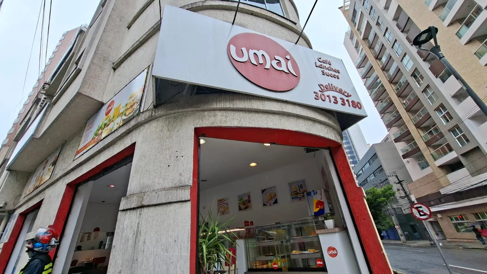 Café, pão de queijo e honestidade: lanchonete para salvar em Curitiba