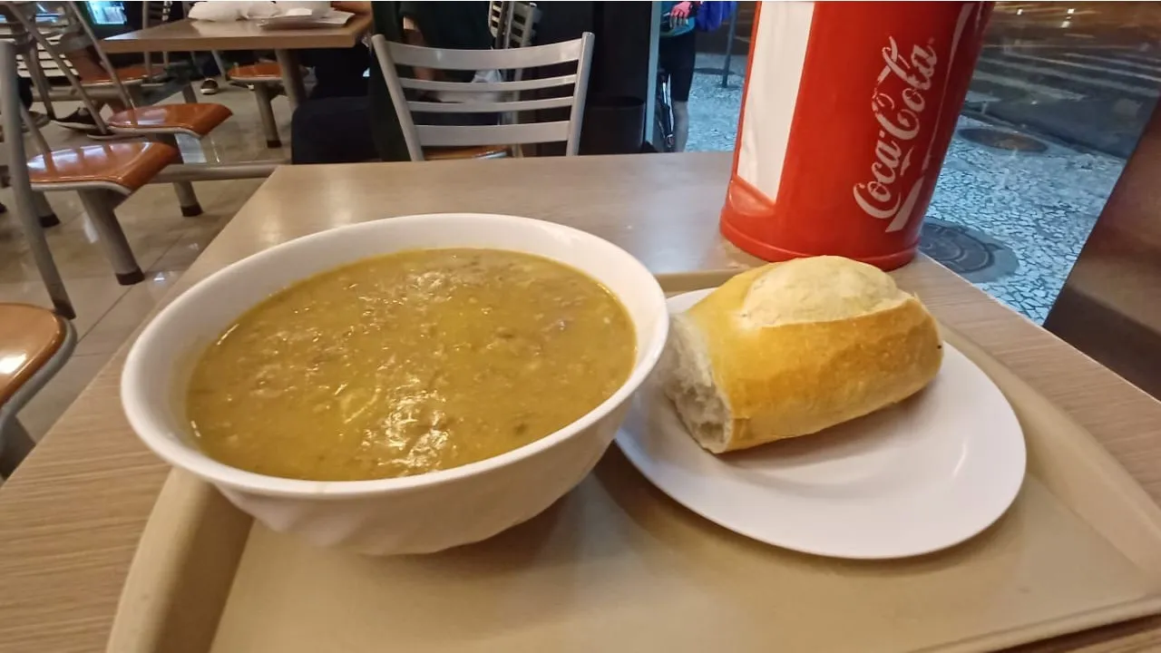 Frio, calor ou madrugada: padaria em Curitiba serve sopa o ano todo