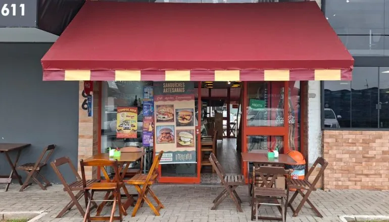 Fachada da lanchonete A Mercearia, que fica dentro da Ceasa de Curitiba.