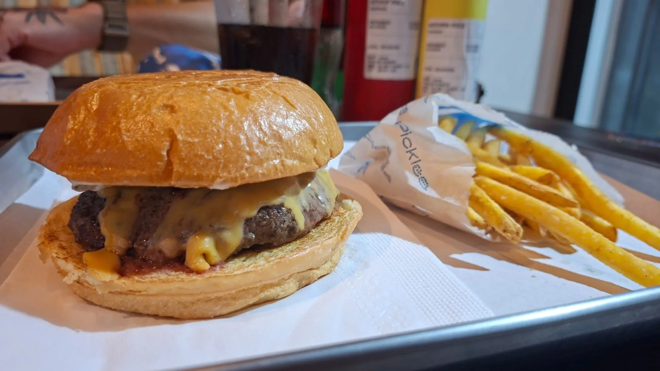O hambúrguer do Pickles vale o preço? Opinião sincera sobre a novidade de Curitiba