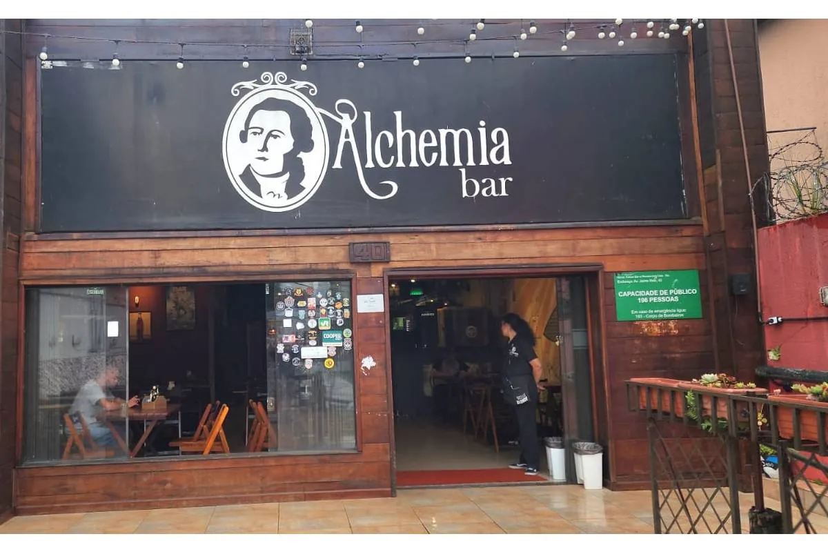 Bar no Centro Histórico de Curitiba é sucesso com turistas e fãs do ...